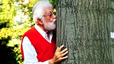 ‘Toprak Dede’ Hayrettin Karaca son yolculuğuna uğurlanıyor