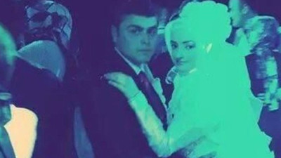 Eşini defalarca bıçaklayarak öldürdü