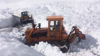 Hakkari-Şırnak kara yoluna çığ düştü!
