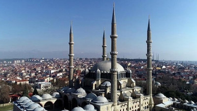 Selimiye Camii'nin kapısına zarar verildi