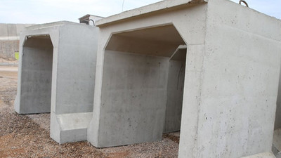 Suriye sınırına beton mevzi sevkiyatı