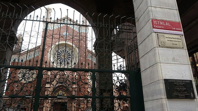 Ülke ülke gezip mirasçılarını buldu Sent Antuan Kilisesi’ni satışa çıkardı