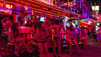 Hollanda'da genelevlerin bulunduğu 'Red Light' sokağı kapatıldı