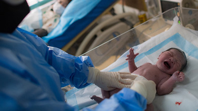 Koronavirüs bebekleri de öldürüyor