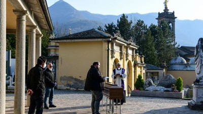 Solunum cihazını bir genç hastaya veren rahip öldü