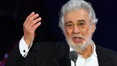 Ünlü sanatçı koronavirüs nedeniyle hastaneye kaldırıldı