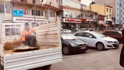 AKP'li belediye başkanı koronaya karşı tütsü yakıp dolaştırdı