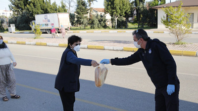 Antalya Büyükşehir Belediyesi'nden ücretsiz ekmek dağıtımı