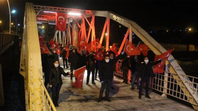 Ardahan'da tarihi köprü üzerinde bayram kutlaması