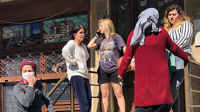 Avcılar'da silahlarla apartmana giren kişiler mahalleliyi sokağa döktü