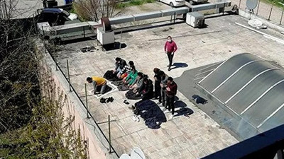 Çatıda namaz kıldılar sosyal mesafeyi hiçe saydılar