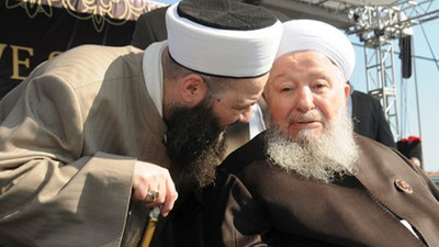 Cemaat lideri Mahmut Ustaosmanoğlu hastaneye kaldırıldı