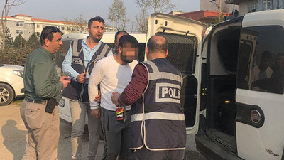 Yasağa uymayarak sokakta futbol oynayan 5 kişi polise sopayla saldırdı!