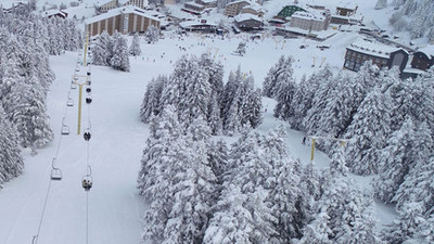 Uludağ'da kar yağıyor