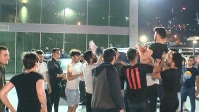 Asker uğurlamasında sosyal mesafe hiçe sayıldı