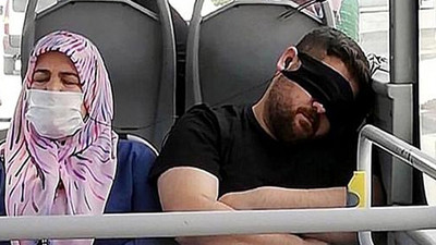 Bakan Koca, gözüne maske takan kişiyi aradı