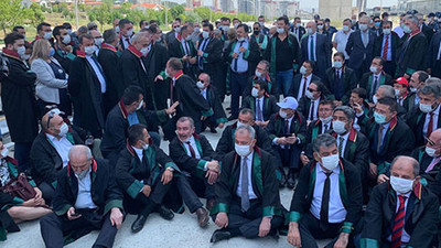 Baro başkanları oturma eylemi başlattı