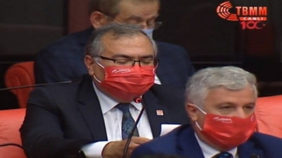 CHP'li vekillerin maskeleri dikkat çekti