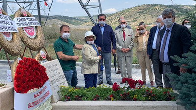 Duayen gazeteci Cüneyt Arcayürek mezarı başında anıldı