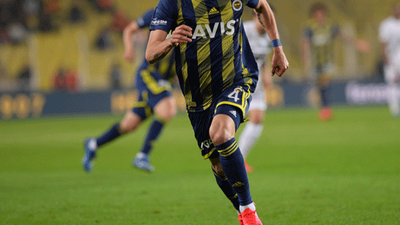 Fenerbahçe bir oyuncusu ile yollarını ayırdı