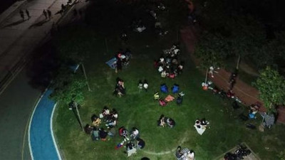 İstanbul'da koronavirüsü hiçe saydılar: Sahilde göbek atıp eğlendiler