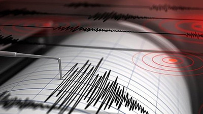 İzmir'de peş peşe korkutan depremler