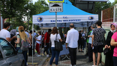 Kartal Belediyesi’nden YKS’ye giren öğrencilere su, maske ve kolonya dağıtımı 