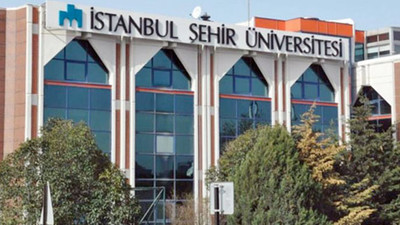 Şehir Üniversitesi öğrencileri kapatma kararına karşı toplanıyor