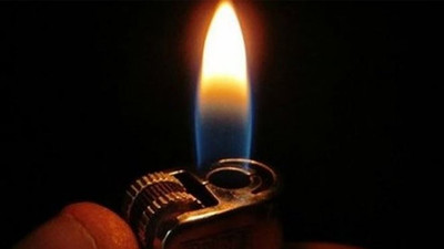 Sosyal mesafeyi korudular, ortak çakmak kullanınca koronavirüse yakalandılar