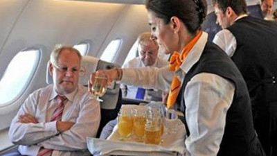 Uçaklarda alkol servisi durduruldu