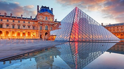 2 Mart'ta kapanan Louvre Müzesi ziyaretçilere açıldı