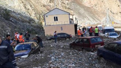 Artvin’de sel can aldı, kayıplar aranıyor