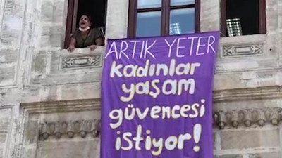 Bakanlığa 'İstanbul Sözleşmesi' pankartı asan kadınlara gözaltı