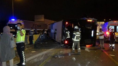 Bursa'da yolcu otobüsü devrildi: Ölü ve yaralılar var