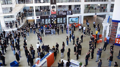 Muratpaşa Belediyesi çalışanları kadın cinayetlerini protesto etti