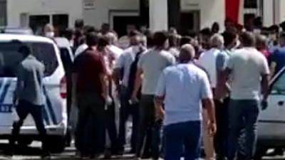 YSK'nın mazbatasını iptal ettiği belediye başkanının yakınları, yeni başkana saldırdı