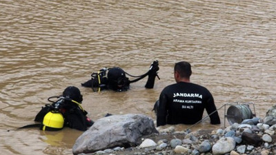 Afete yardıma giderlerken sele kapıldılar
