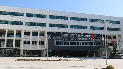 Antalya Büyükşehir Belediyesi'ne girişler sınırlandırıldı