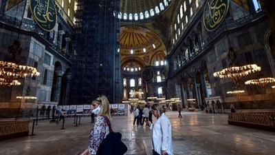 Ayasofya'da kıyafet yasağı