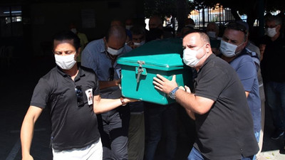 Hatay Vali Yardımcısının öldürdüğü kardeşi ve annesinin cenazesi Mersin'de defnedildi