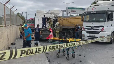 İstanbul'da hafriyat kamyonları çarpıştı