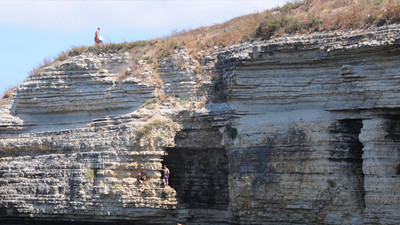 İzleyenler dondu kaldı: 20 metreden ölüme meydan okuyan atlayışlar
