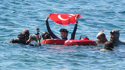 Milli sporcu Birgül Erken, 165 metre dalışla Guinness Rekoru'nu kırdı