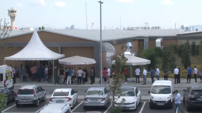 Pandemi hastanesinin önünde koronavirüs test kuyruğu