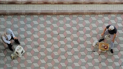 Bakan Koca'dan, sosyal mesafeli sohbet eden 2 vatandaşa teşekkür