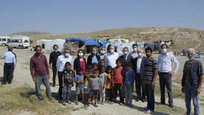 CHP'li Levent Gök, kum fırtınasından zarar gören tarım işçilerini ziyaret etti