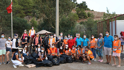 Dünya Temizlik gününde yerlerden maske toplandı
