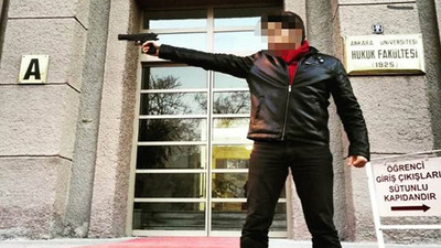 Fakülte önünde silahla fotoğraf çektiren araştırma görevlisi istifa etti