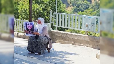 Gülistan'ın annesi ve ablası Tunceli'de oturma eylemi başlattı