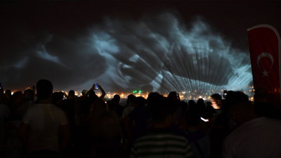 İzmir'de 9 Eylül'e yakışır hologram gösterisi